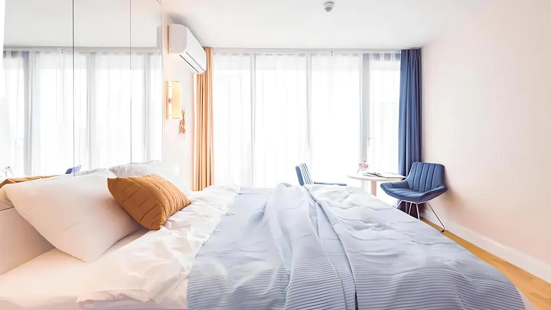 Spend Your Time In Batumi In Orbi City N1 Апарт-отель